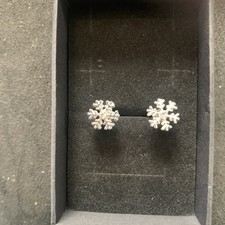 Pre Owned Snowflake Earrings With Rhinestone Center. Excellent Condition.