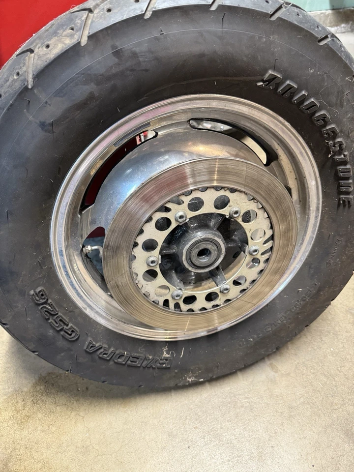 Yamaha Vmax 1200 1988 rueda trasera Foto 2 de 4