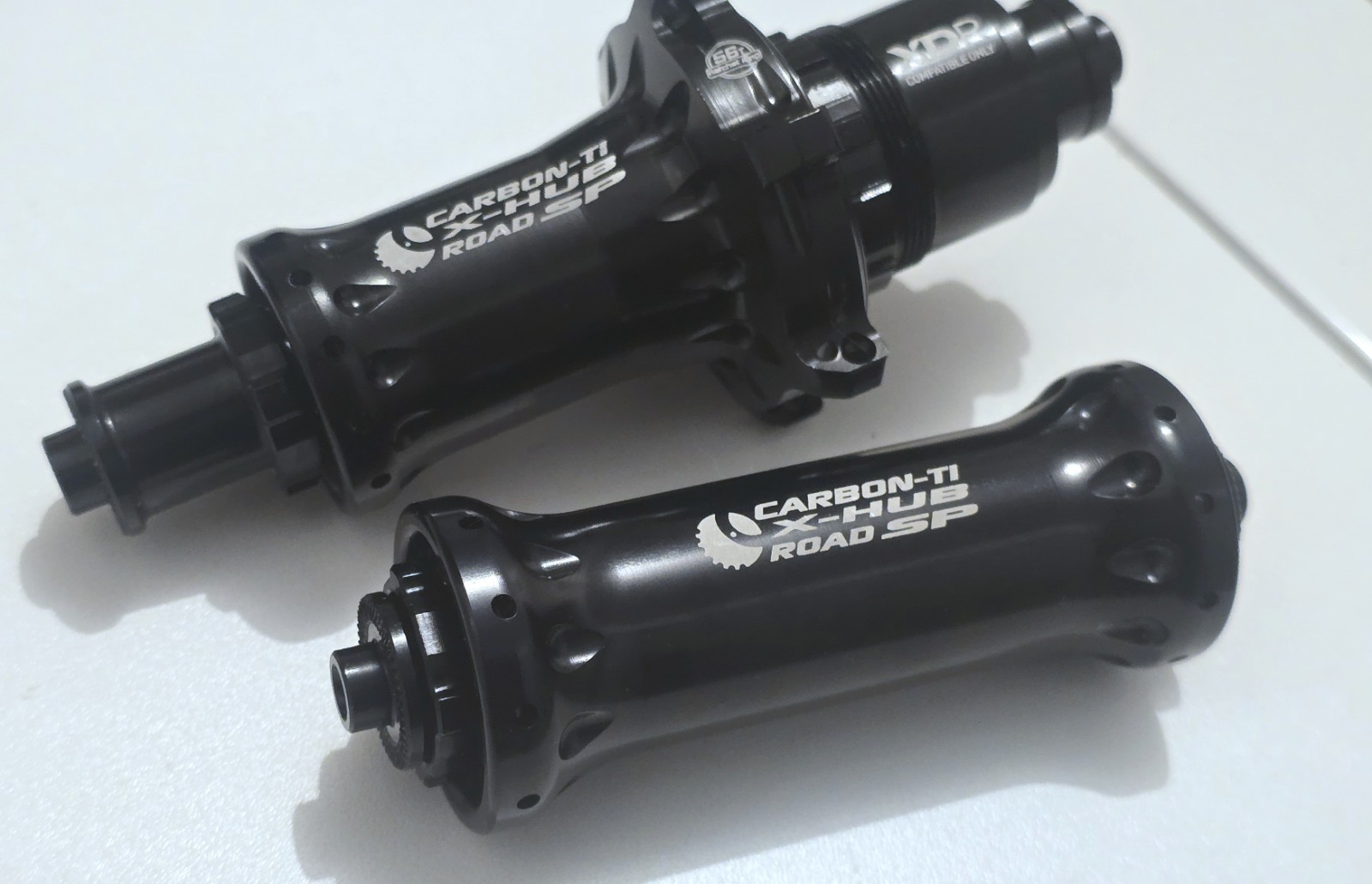 Moyeux route patin céramique Carbon Ti X-Hub, l'excellence carbone et titane 225g