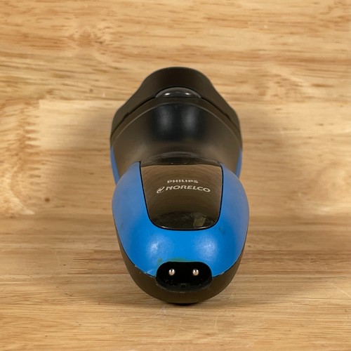 Philips Norelco HQ6940 Men's Black Portable Rechargeable Wet/Dry Electric Shaver - Picture 4 of 5