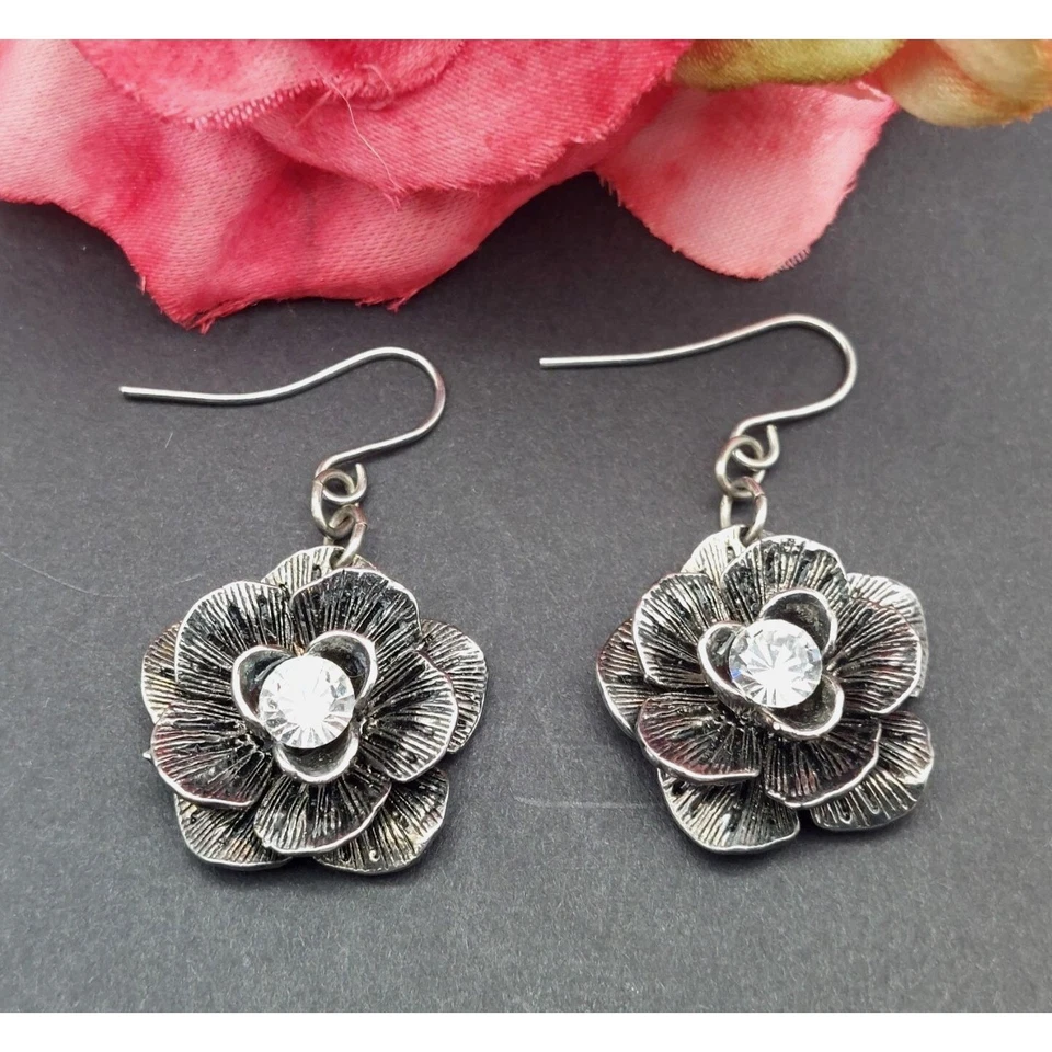 LINDOS Pendientes Colgantes 3D Flores Diseño Premier Tono Plata Centros Cristal Foto 3 de 4