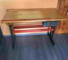 Schreibtisch für Kinder, massiv, bunt, höhenverstellbar