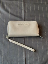 michael kors wristlet wallet Gray