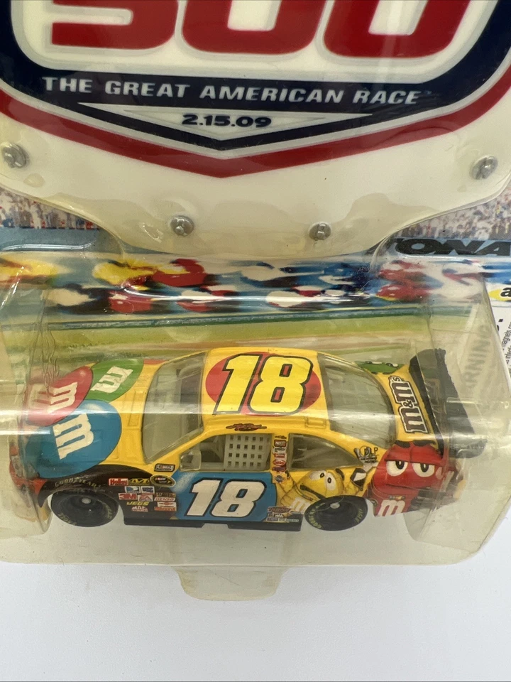 Coche amarillo fundido a presión Daytona 500 2009 M&M’s Kyle Busch #18 Winners Circle 1:64 Foto 2 de 4