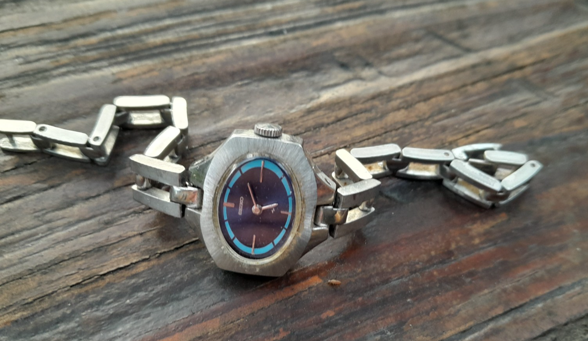 Seiko Ladies Watch Vintage Japan 11-7659 Mechanical Wind Blue RUNS