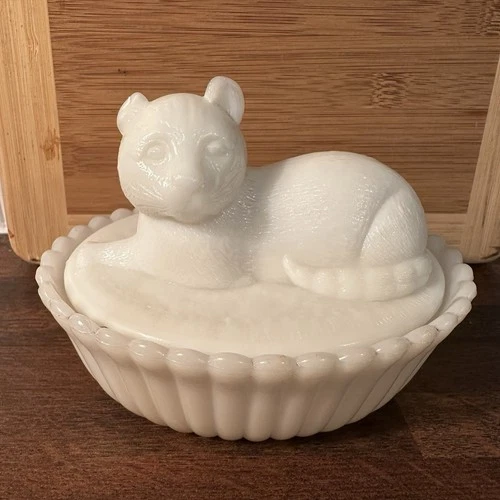 Vintage Genuine McKee Glass Opaque White Milk Glass Cat Covered Dish READ