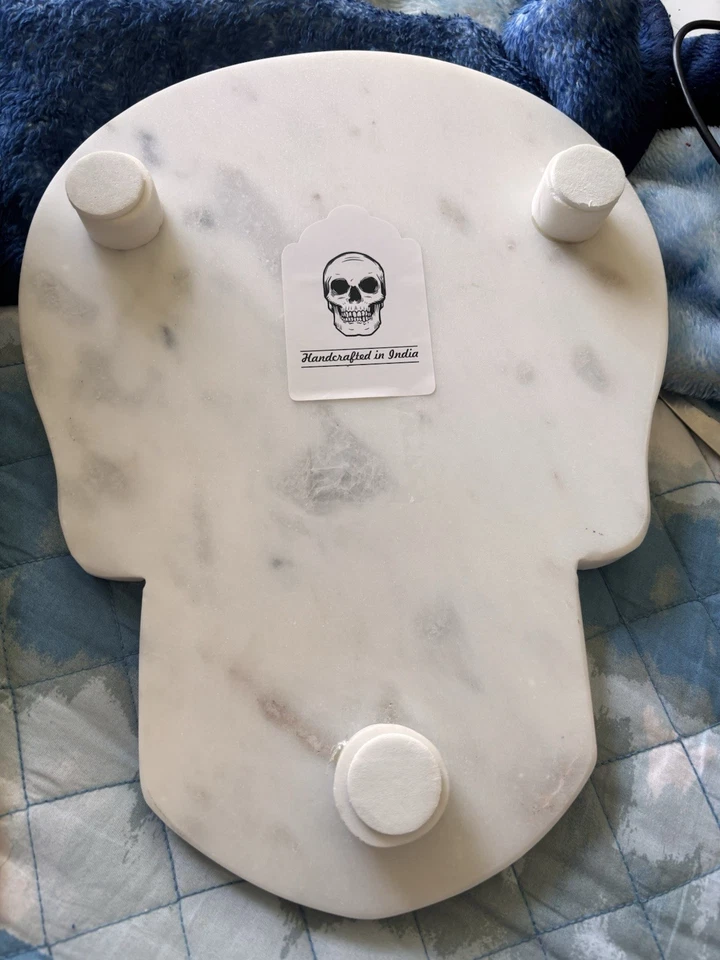 Placa de charcutaria caveira de Halloween mármore com madrepérola embutida e abalone - Imagem 2 de 4