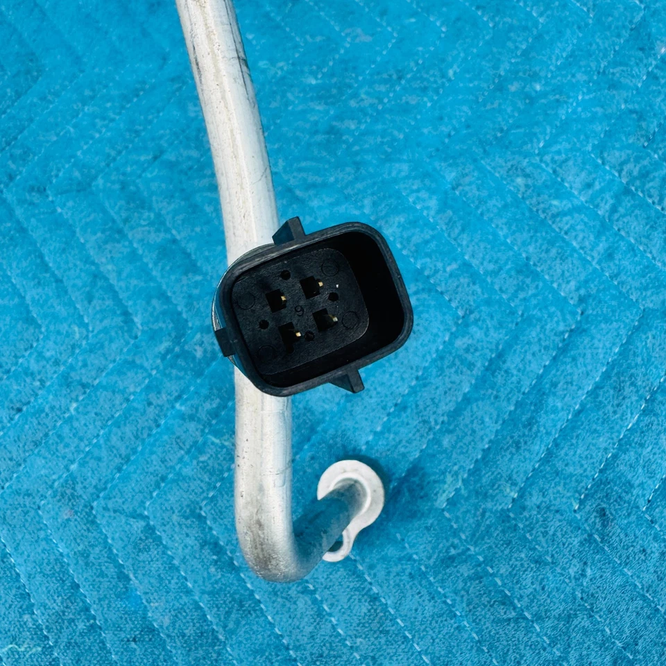 2005–2009 Ford Mustang GT 4.6L V8 Air Conditioning A/C Line OEM 7R3319972AC - Image 3 of 4