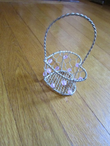 Valentine Heart Basket Small Wire Twisted Silver Color Pink Beads Collectible - Picture 13 of 13