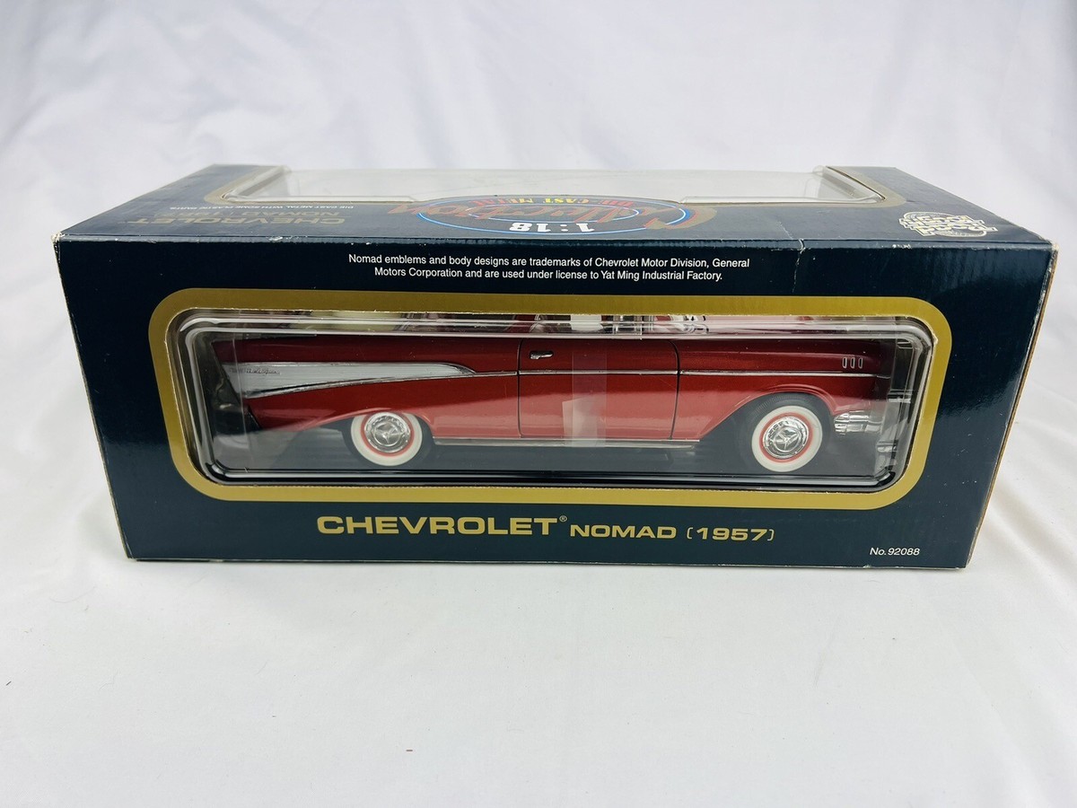 CHEVROLET NOMAD 1957 モデルカー　18分の1スケール Road Legends 1957 Chevrolet Nomad in 1/18 scale new in box
