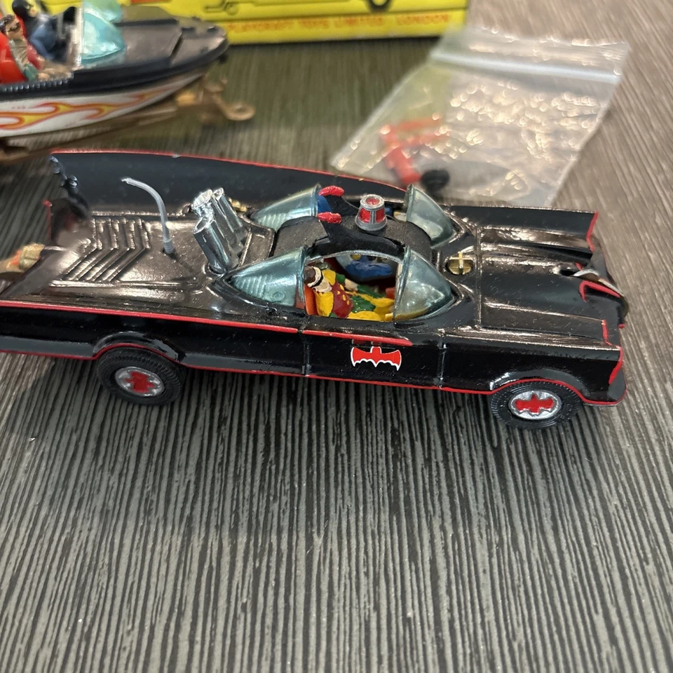 Corgi 107 1960s Batman 1st Issue Tin Batboat + Batmobile + Trailer w/figs VnMint - Image 2 of 4