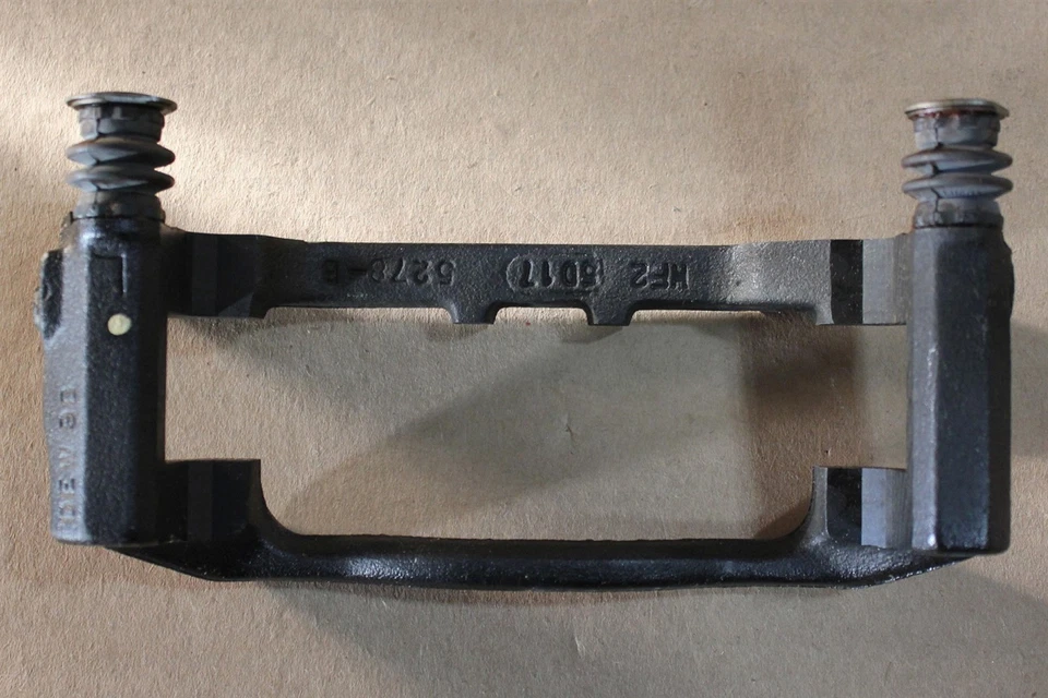 2006 林肯 LS 盘式制动卡钳支架 BRBCF22 左前发动机 — 第 2/4 张图片