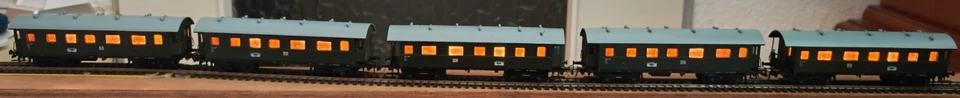 Konvolut 5x PIKO/Schicht H0 Personenwagen "Langenschwalbacher" DR beleuchtet