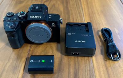SONY - SONY A7R3 ILCE−7RM3 α7R III 35mm Full-Frame Camera with Autofocus | ILCE-7RM3