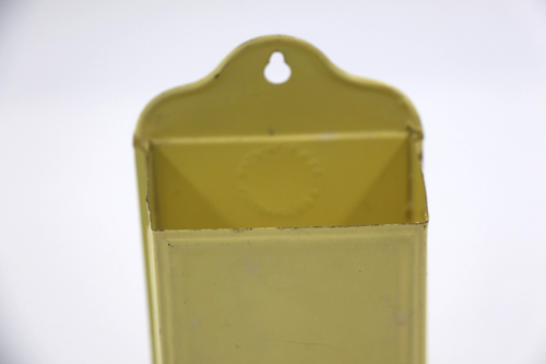 Vtg Retro Yellow Metal Match Safe Holder Kitschy Wall Mount Fulton Illinois USA - Picture 8 of 12