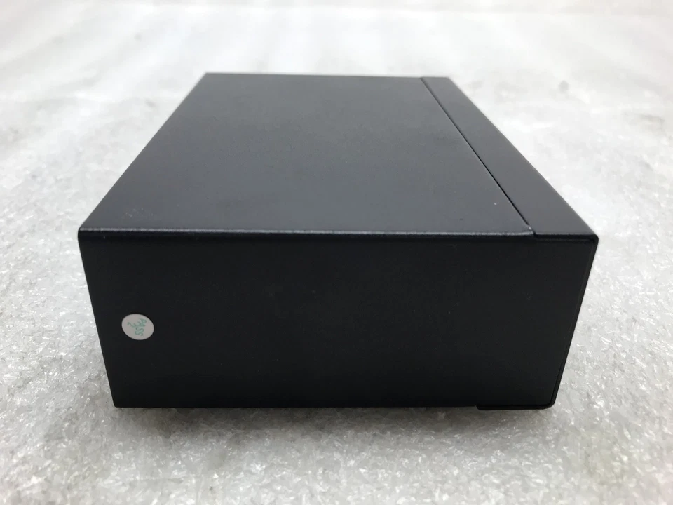 Tripp-Lite B114-004-R Black 4-Port VGA/SVGA High Resolution Video Splitter - Image 3 of 4