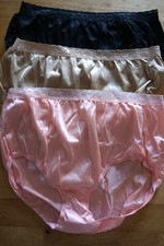 HANES WOMAN'S LOT OF THREE ASSORTED 100 NYLON BRIEFS W/LACE WAIST/SIZE 9/NWOT/2