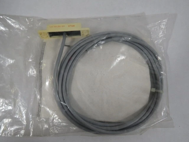 Interruptor de seguridad Sentrol Industrial 111-5X-06J-G1 *¡FALTA SEGUNDO INTERRUPTOR*! ¡Nuevo sin caja! Foto 2 de 3