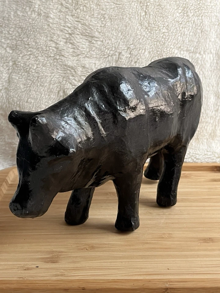 "Estatuilla modernista ingenua arte popular vaca negra papel maché de colección 6"" H x 9"" L" Foto 4 de 4