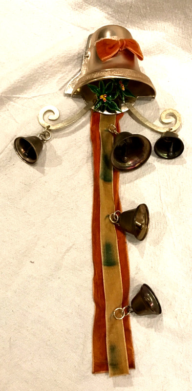 Vtg 50s hanging ringing Christmas brass bells Door or Knob Hanger Decoration-15"