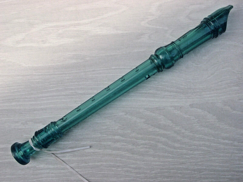 YAMAHA MUSIC YRS-20B 3-Piece Soprano Descant School Recorder (Translucent Blue)