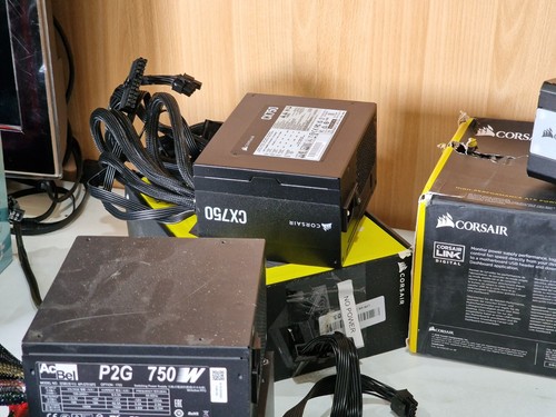 7 X defekte Netzteile. Einige neu + verpackt, alles defekt. Corsair RM1000i HX1000, MSI - Bild 6 von 8