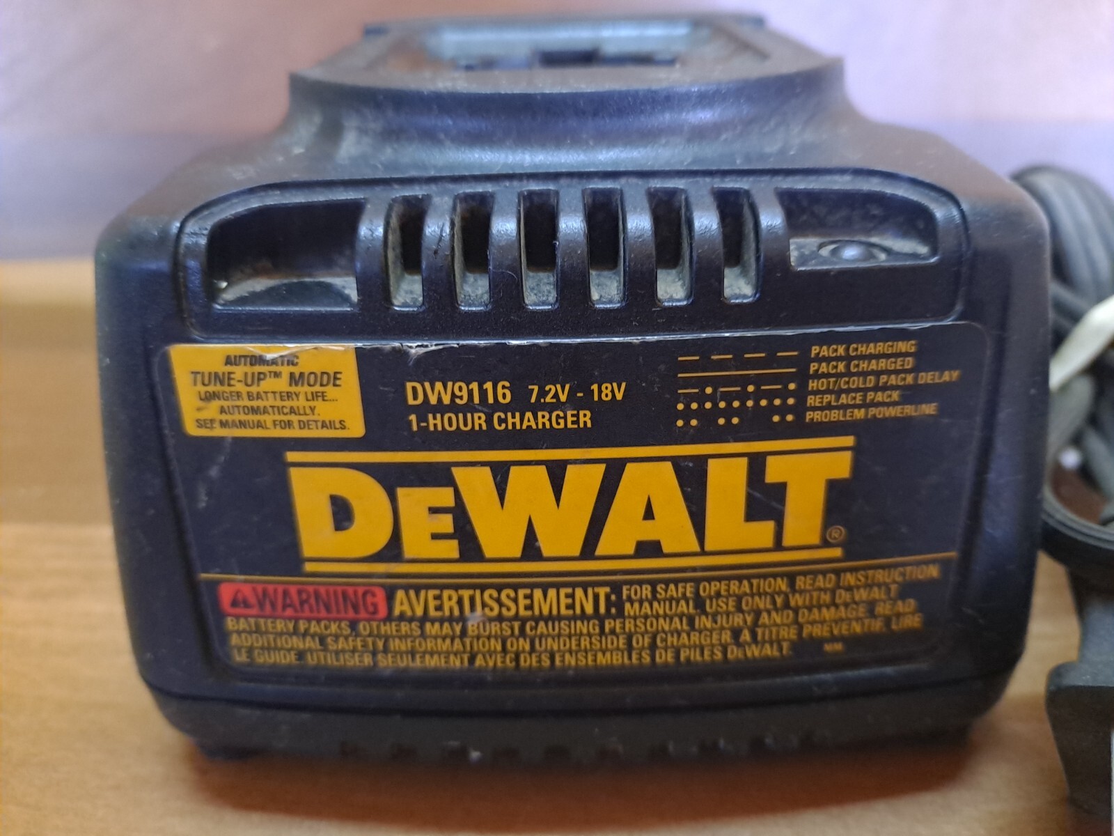 DEWALT DW9116 7.2V-18V 1 Hour Battery 