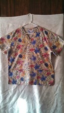 Womens Scrub Top Size L Short Sleeves V-Neck Pockets Ivory w/MultiColor Flowers