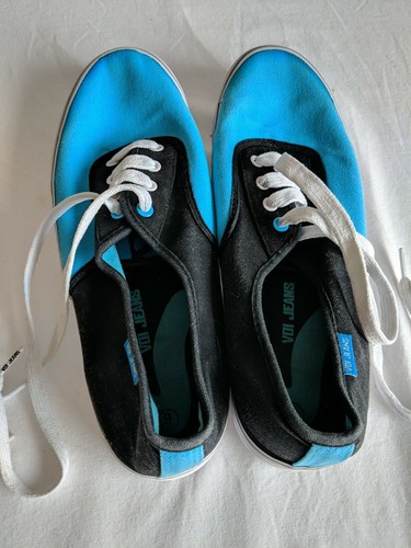 blue trainer pumps