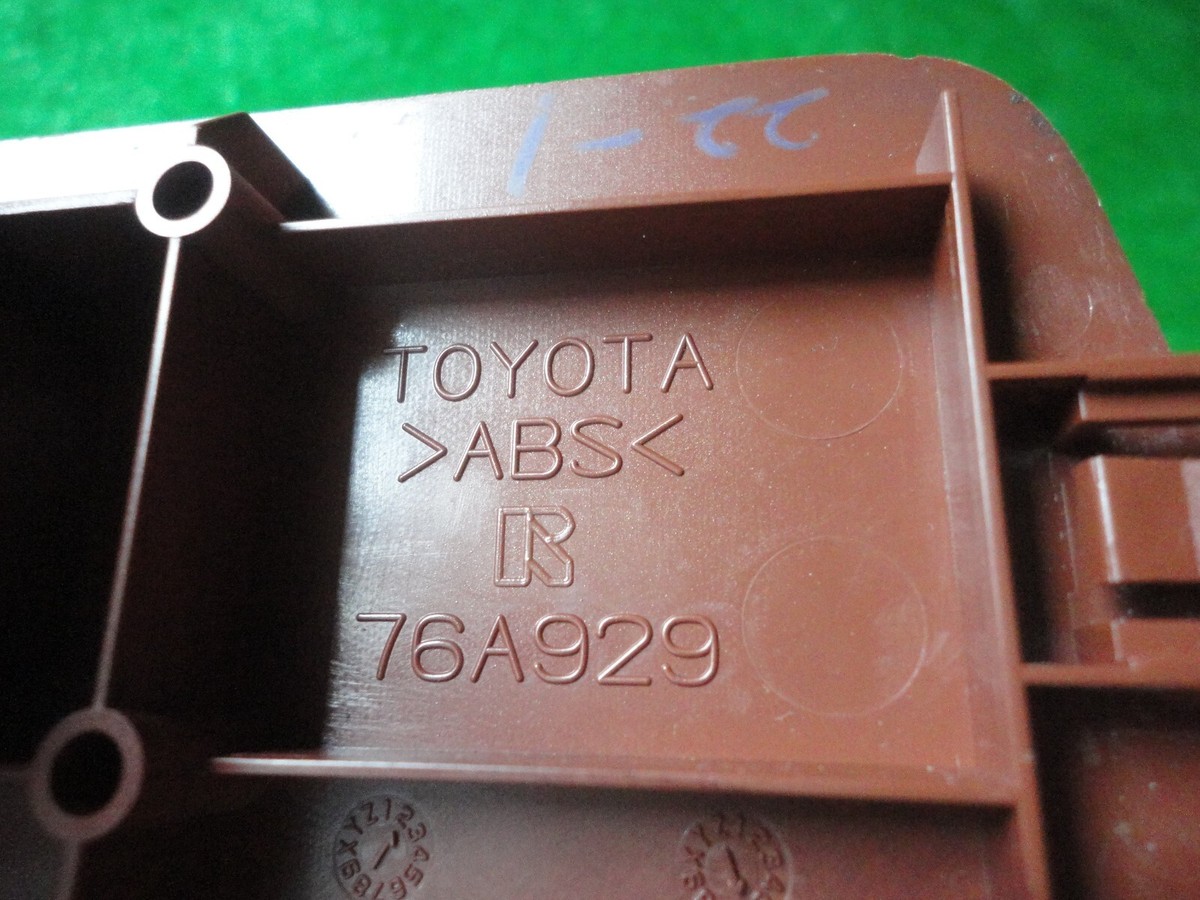 TOYOTA NOAH VOXY AZR60 Genuine Power Window Switch LH RH 84040