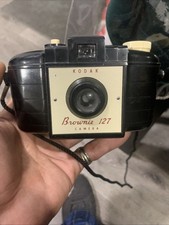 VINTAGE KODAK BROWNIE MODEL 127 ROLL FILM BOX CAMERA