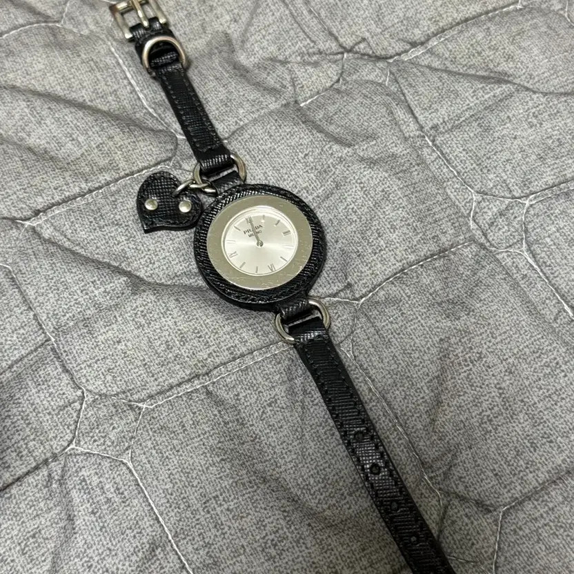 Prada Vintage Heart Watch - Authentic, Collectible thumbnail 3