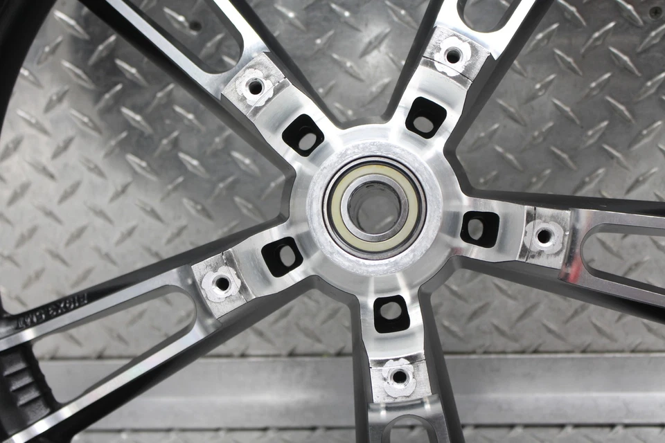 2016 HARLEY-DAVIDSON STREET GLIDE SPECIAL FLHXS FRONT WHEEL RIM E19X3.50MT - Imagem 2 de 4