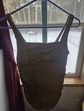 New Shade  Shore Womens Swim Top. Sz M. NWT.    307