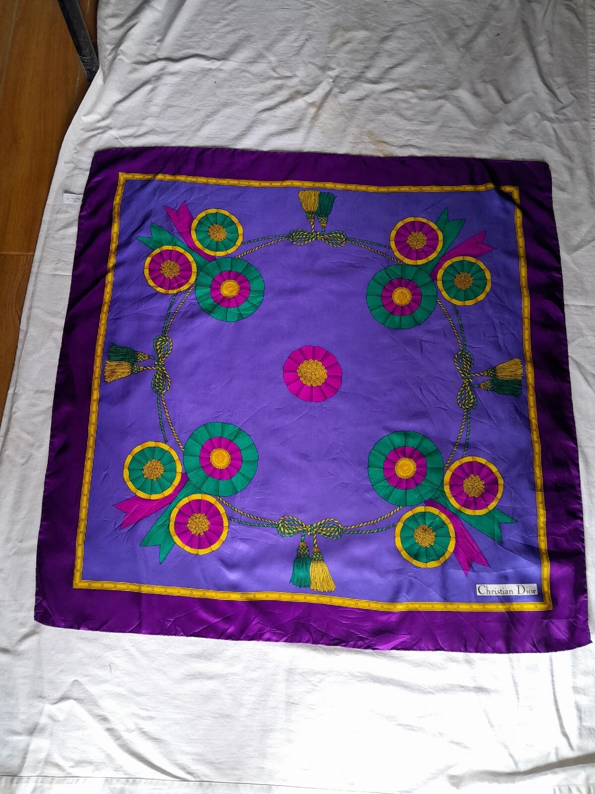 Écharpe en soie carrée Christian Dior, fabriquée en Italie 34x34 pouces