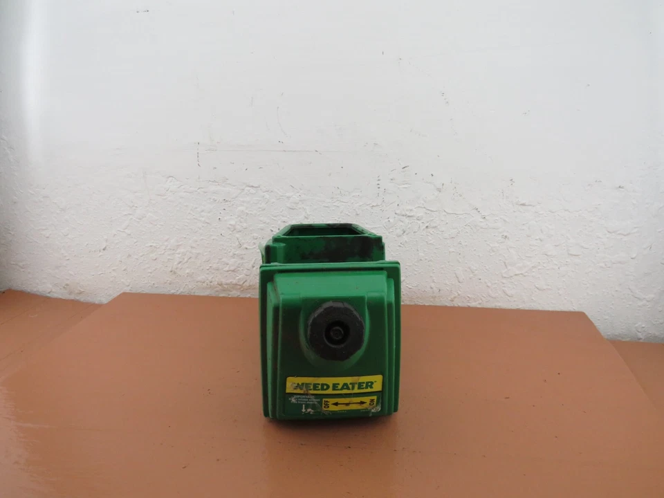 Weed Eater WT3100 String Trimmer OEM Fuel Tank 530-37939 - Image 2 of 4