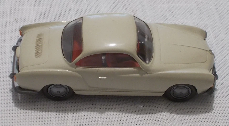 Wiking - Volkswagen Karmann Ghia Coupé Mod.143 - 1:40 - Crema - Immagine 2 di 4