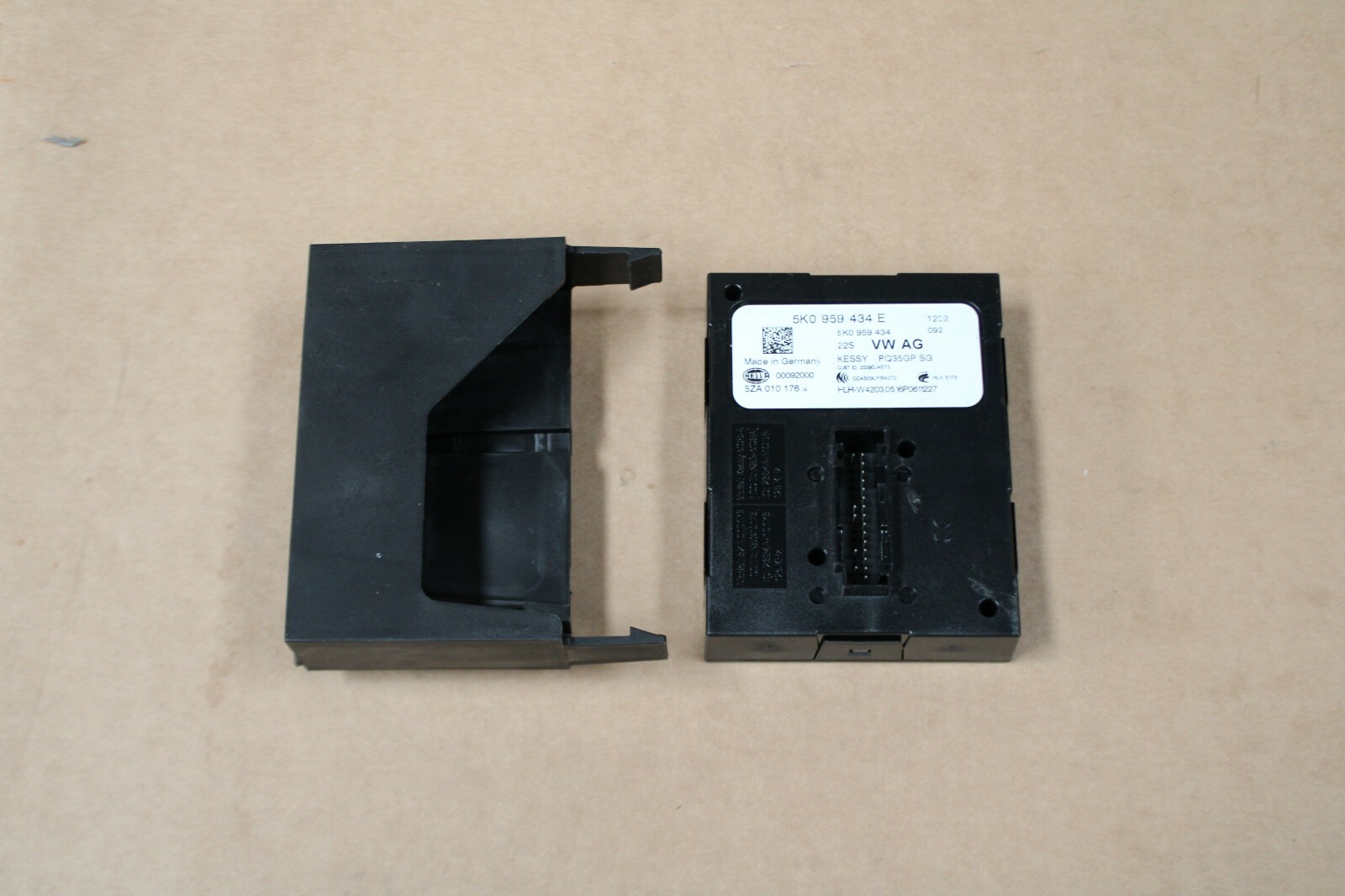 Audi Skoda VW Jetta 5C Steuergerät Keyless Entry Kessy Halter 
