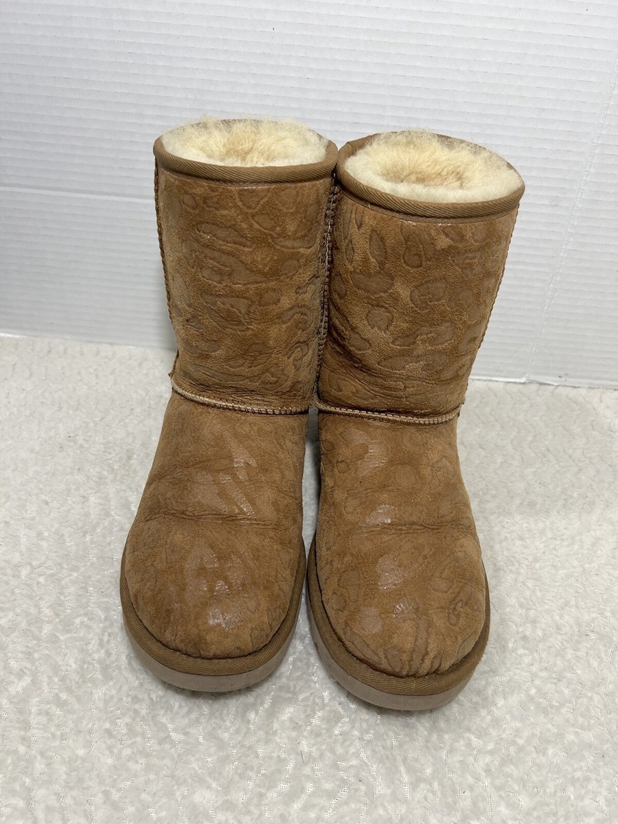 UGG イヤーマフ　chestnut UGG Classic Short II 1007423 Women's 8 Chestnut Brown Nubuck