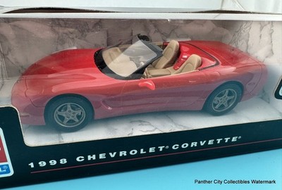 AMT ERTL Car New In Box 1998 Chevrolet Corvette Red Convertible 8345 Promo