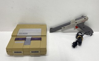 Nintendo Super NES SNES Console SNS 001 NES Zapper For Parts or Repair