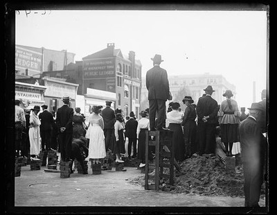 Photo:Washington D.C. 1910s Crowd Viewing Parade Street Scene