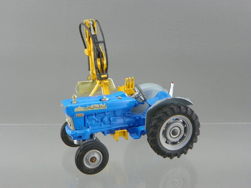 Vintage 1969 Corgi 74 Diecast 1/43 Ford 5000 Super Major Tractor Hydraulic Scoop - Image 2 of 4