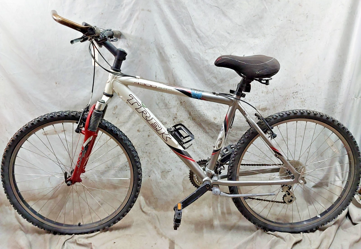 09' Trek 4300 MTB Bike Medium 18