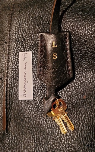 Auth LOUIS VUITTON Ombre Black Mahina leather SELENE MM Shoulder Bag! Never Worn - Picture 7 of 22