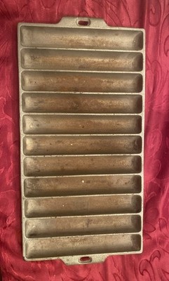 E Bread 11-Stick Pan, Wagner Ware, Sidney Ohio 1326  Vintage Antique 1940 s