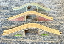 Lot Of 2 Thomas Wooden Railway Arched Stone  Brick Bridge  Plastic Bridge