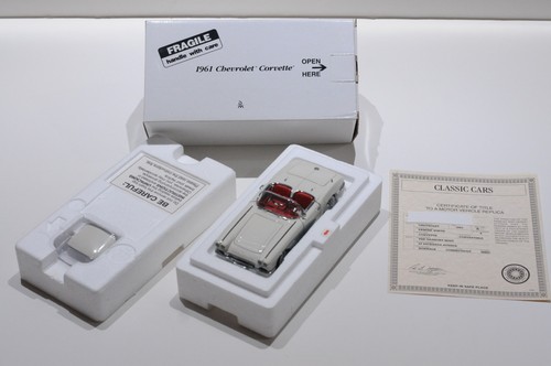 DANBURY MINT 1961 CHEVROLET CORVETTE ERMINE BIANCO SCALA 1:24 CON COA E SCATOLA