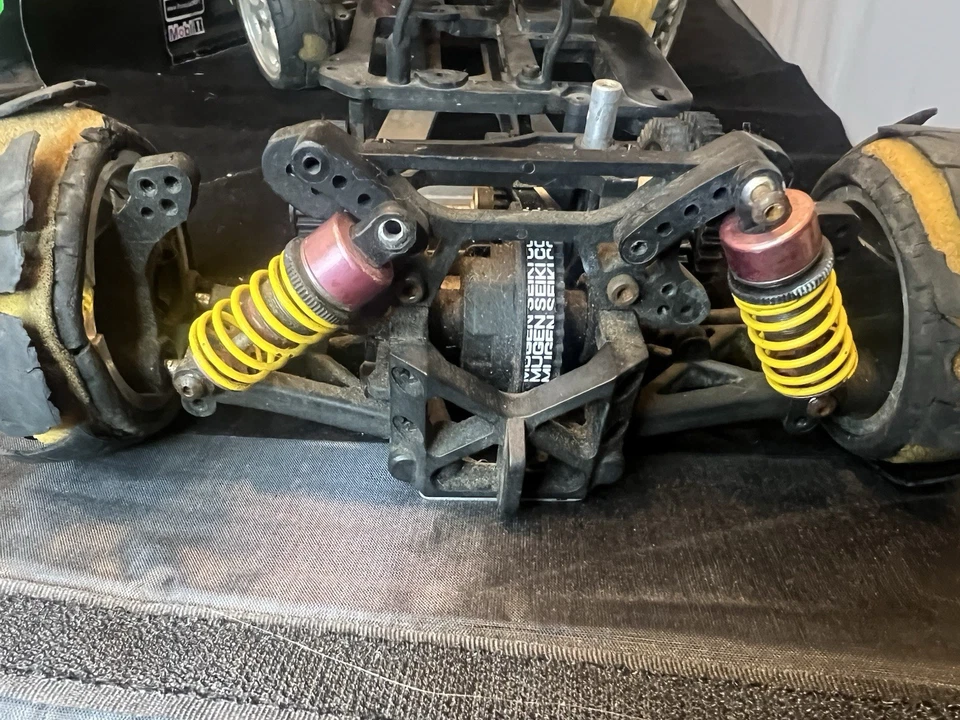 Mugen MTX-3 RC Radio Control Chassis Set Mugen Seiki for parts, not running - Image 3 of 4