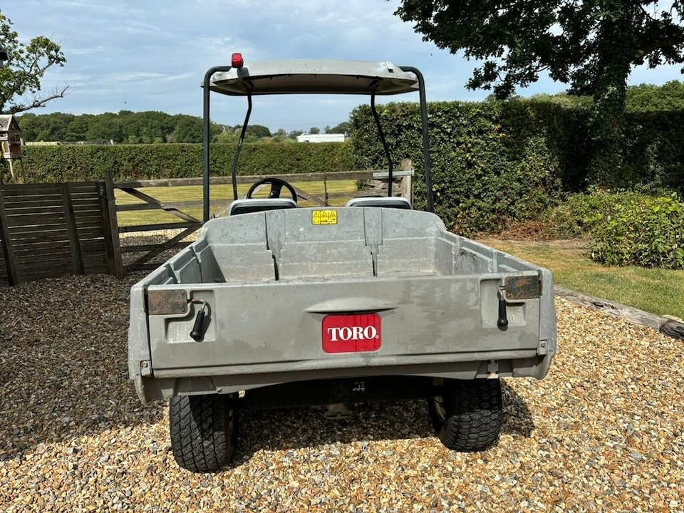 Toro Workman e2050 electric utility vehicle with cargo box and low